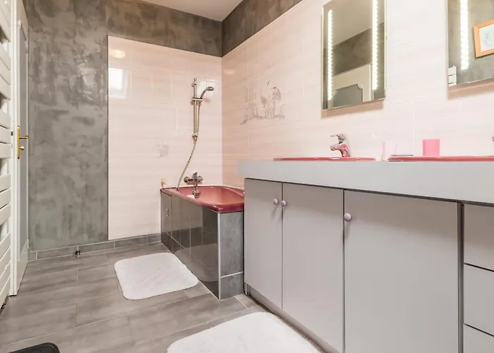 Nyaraló Familial A Avec Jardin, Terrasse, Wifi Et Equipements Bebe - Fr-1-306-1073 La Baule